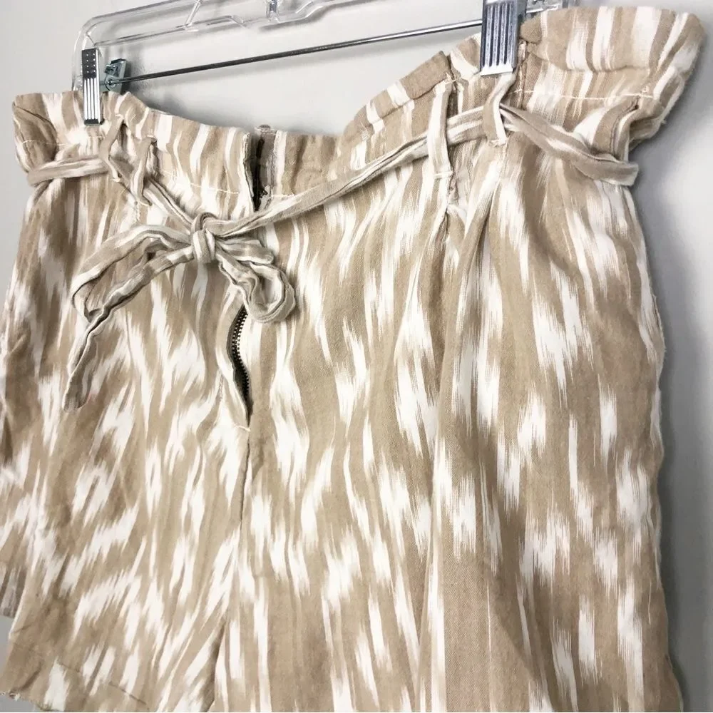 TOMMY HILFIGER | Tan/White Tribal Brushstroke Belted Shorts Women’s Size 16